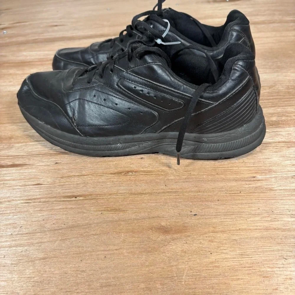 Black leather sneakers with a retro vibe Size 13